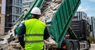Вывоз строительного мусора в Урюпинске: услуги лицензированной компании — ПроМусор